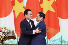 Japanese PM concludes successful visit to Vietnam