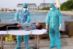 Truong Sa clinics save fishermen with health problems at sea