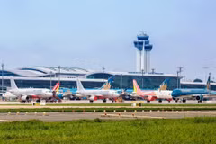 Efforts needed to reduce flight delays, cancellations
