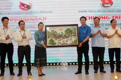Youth unions of Laos and Ha Nam province talk cooperation