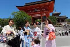 Vietnam ranks first in foreign arrivals to Japan