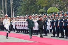 Lao Defence Minister welcomed in Hanoi