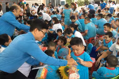 Scholarships presented to people with disabilities in HCM City