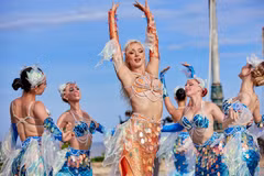 Street carnival rocks Sam Son at weekend