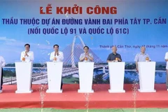 PM breaks ground for Can Tho’s western belt road project
