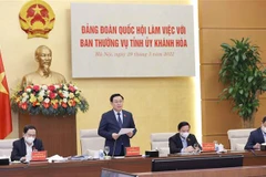 Top legislator chairs meeting with Party officials of Khanh Hoa