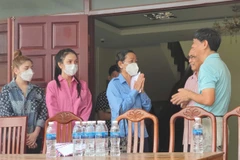 Gifts for needy Vietnamese in Cambodia on Vu Lan festival 