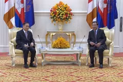 Cambodian leaders vow to promote good relations with Vietnam
