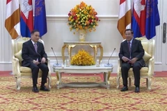 Cambodian leaders vow to promote good relations with Vietnam