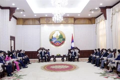 Lao PM applauds partnerships between Vietnamese, Lao ministries
