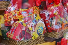 Tet gift hamper market offer more affordable choices