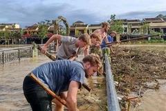 Foreign tourists help clean up Hoi An after typhoon Noru