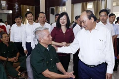 President presents gifts to war invalids in Bac Ninh province