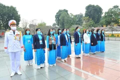 Women Congress delegates pay tribute to President Ho Chi Minh