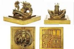 Over 300 antiques, artworks go under hammer in France
