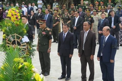 Remains of volunteer soldiers reburied in Kon Tum