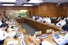 Legislators discuss in groups two draft resolutions 