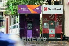 ATMs not busy, banking apps congested as Tet nears