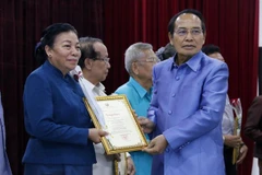 Laos honours winners of writing contest on special relations with Vietnam 