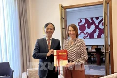 Australian Senate President appreciates bilateral relations with Vietnam