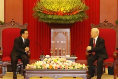 Party General Secretary receives Lao Prime Minister