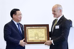 NA Chairman receives President of RMIT University