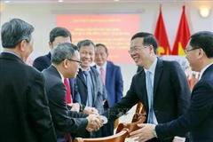 Party official meets Vietnamese community in Cambodia