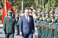 President inspects combat readiness for Tet in Military Region 5 