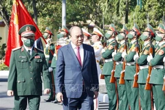 President inspects combat readiness for Tet in Military Region 5 
