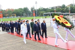 Leaders pay tribute to late President on National Reunification Day occasion