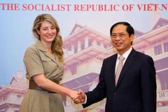Vietnamese, Canadian FMs seek ways to boost bilateral partnership