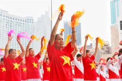Over 3,000 seniors join largest Qi Gong, Yoga demonstration in Vietnam