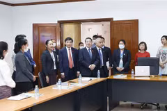NA Vice Chairman visits Vietnamese language class in Laos