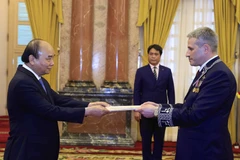 State leader welcomes newly-accredited ambassadors of Belarus, Egypt