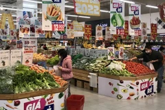 Hanoi supermarkets prepare goods for Lunar New Year holiday