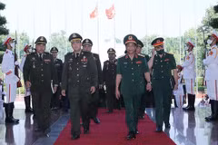 Cambodian military delegation visits Vietnam 