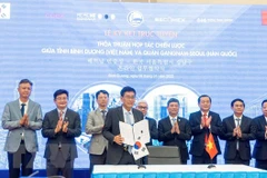 Binh Duong, Gangnam district sign strategic cooperation deal