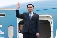 Top legislator leaves Hanoi for visits to Australia, New Zealand