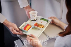 Vietnam Airlines to resume in-flight catering services