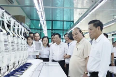 President visits garment production factory in Hai Phong