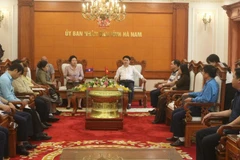 Lao Federation of Trade Unions delegation visits Ha Nam
