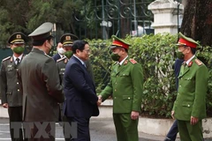 PM pays pre-Tet visits to Hanoi’s police, medical staff