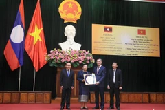 Lao NA Vice President visits Hoa Binh
