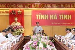 PM urges Ha Tinh province to utilise strengths in tourism, services