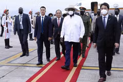 Ugandan President begins official visit to Vietnam