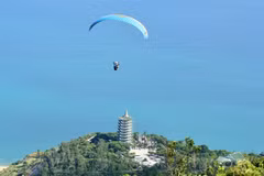 Challenge yourself with paragliding in Da Nang
