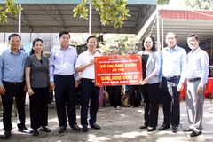Vice President Anh Xuan visits flood-hit areas in Bac Giang