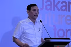 Coordinating Minister for Maritime Affairs and Investment Luhut Binsar Pandjaitan delivers a speech during an event titled "Jakarta Future Forum: Blue Horizons, Green Growth" in Jakarta on May 3 (Photo: Antara)
