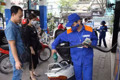 Vietnam raises petrol prices by over 300 VND per litre