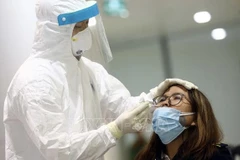 Hanoi conducts random COVID-19 testing for 1,000 people at Noi Bai airport